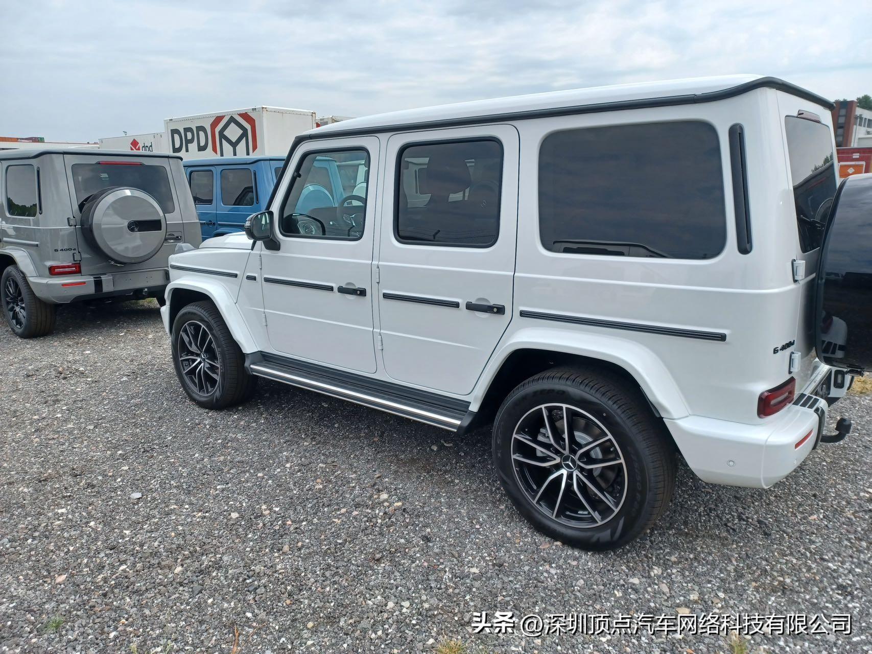 23款欧规原码奔驰G400d 金属白/孟加拉红 225W 8月底到港