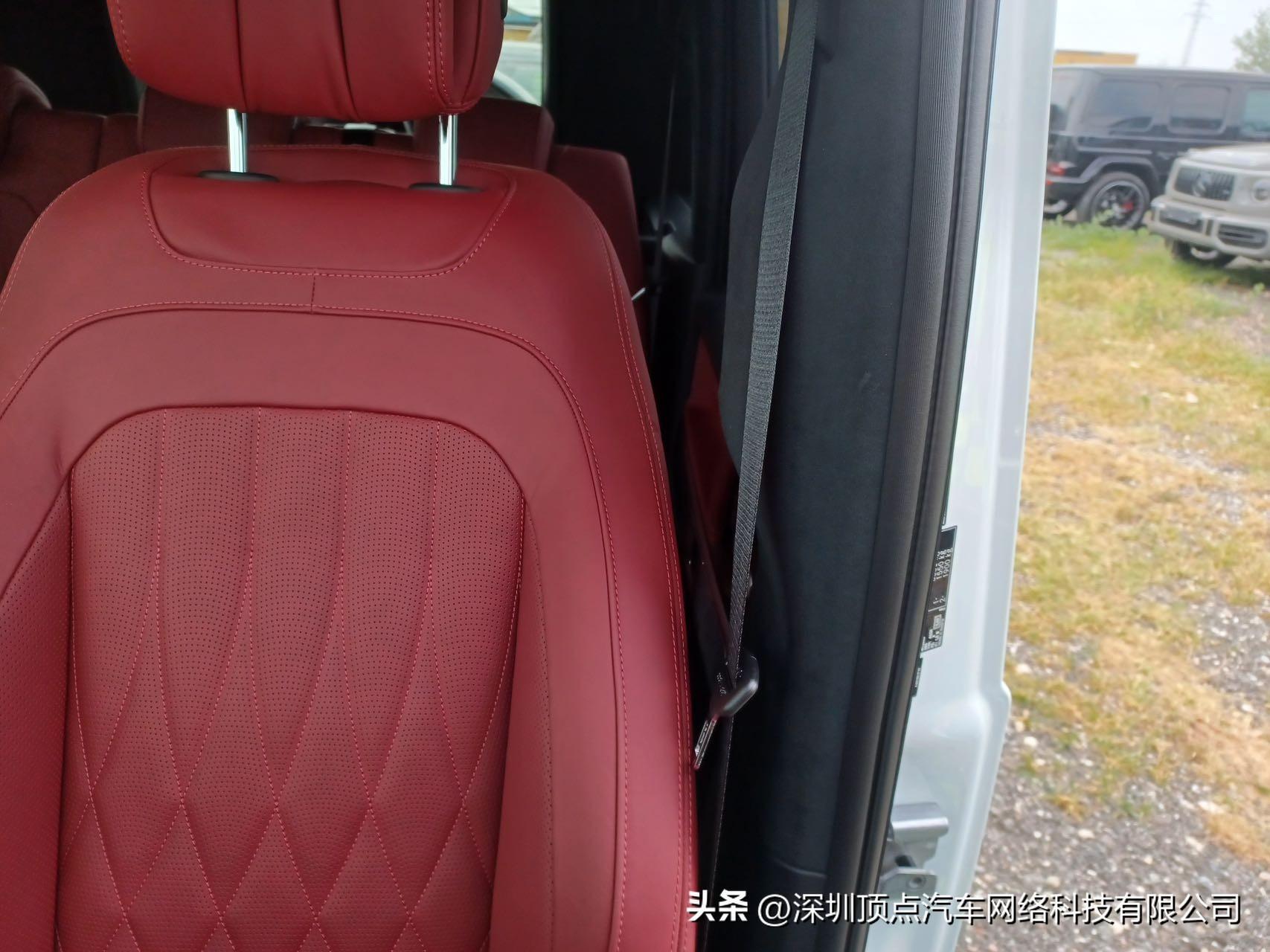 23款欧规原码奔驰G400d 金属白/孟加拉红 225W 8月底到港
