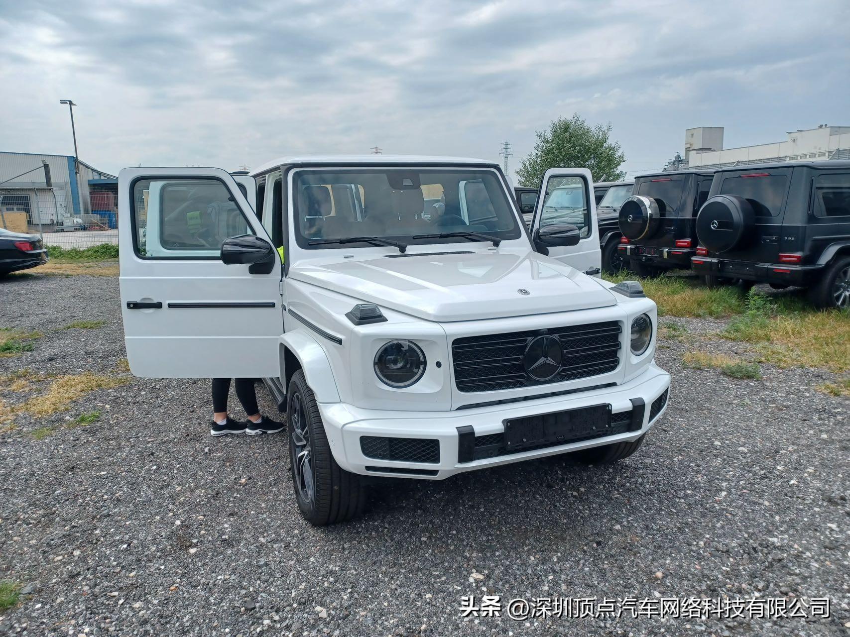 23款欧规原码奔驰G400d 金属白/孟加拉红 225W 8月底到港