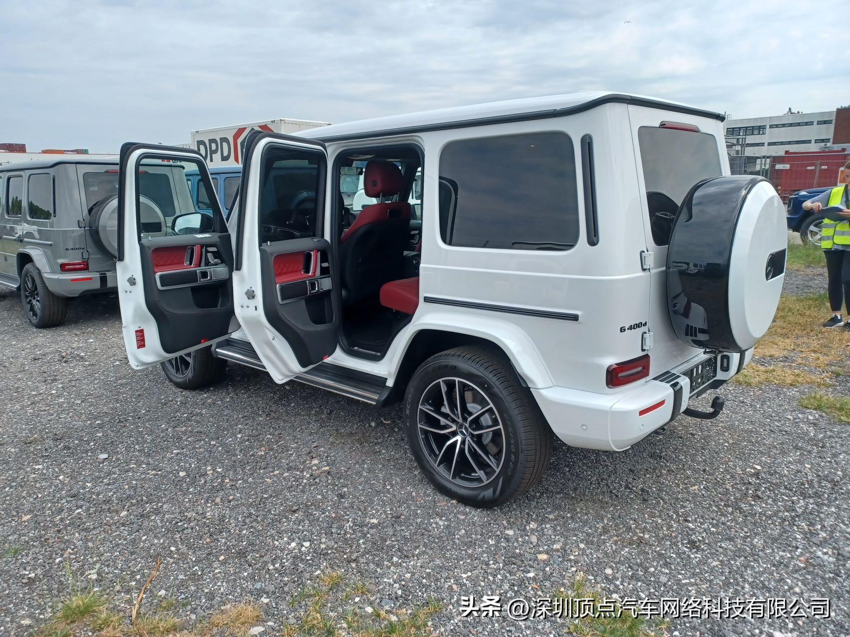 23款欧规原码奔驰G400d 金属白/孟加拉红 225W 8月底到港