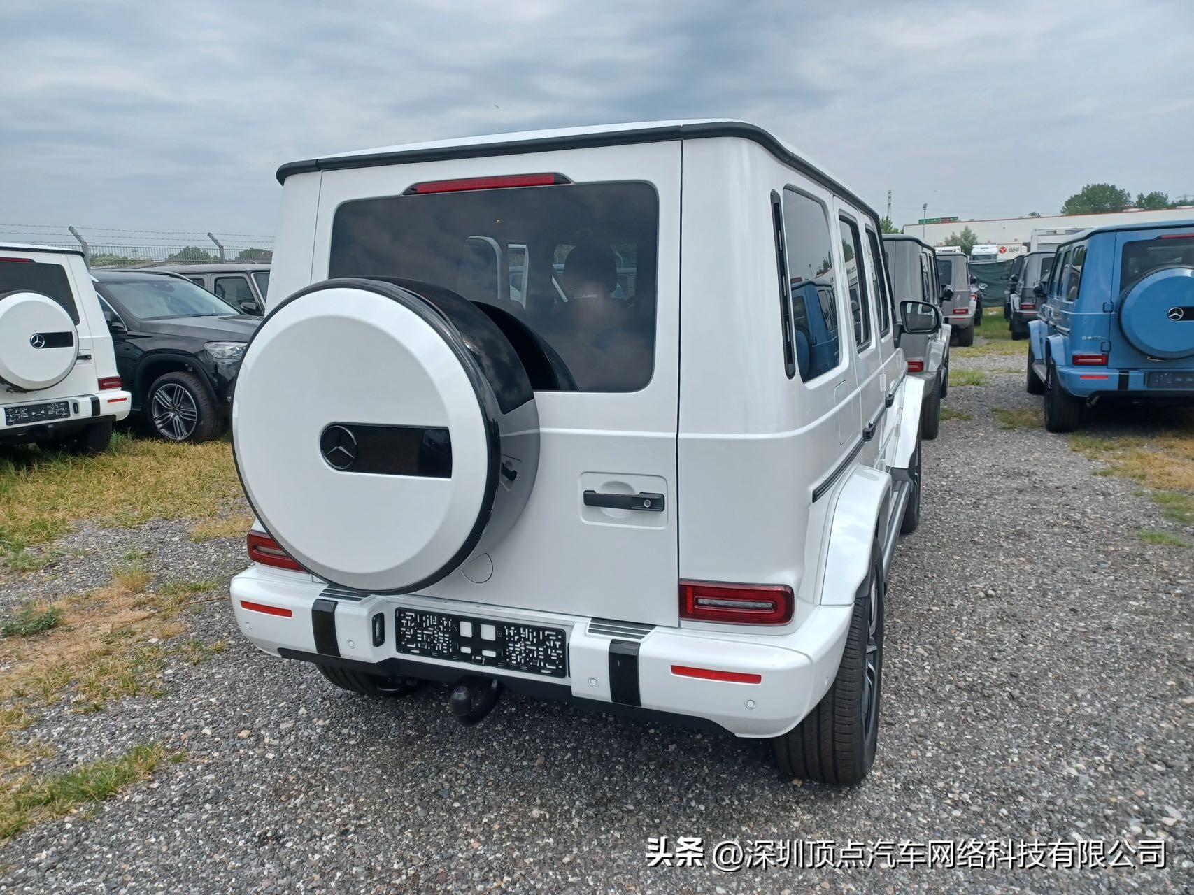 23款欧规原码奔驰G400d 金属白/孟加拉红 225W 8月底到港