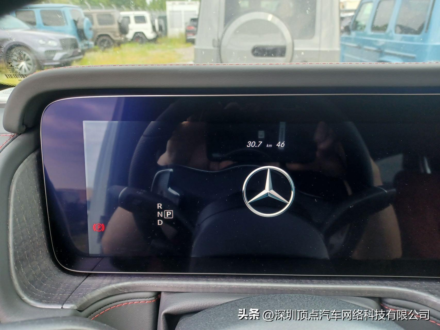 23款欧规原码奔驰G400d 金属白/孟加拉红 225W 8月底到港