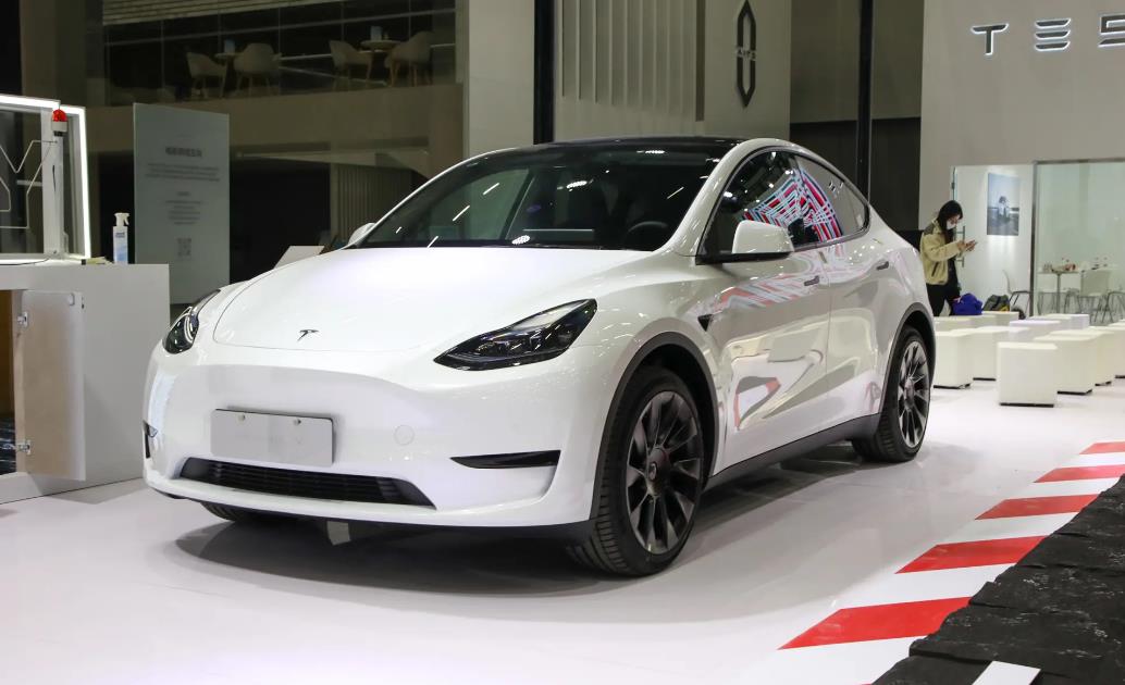 手握25万预算买车，凭啥要选特斯拉Model Y，而不是日产艾睿雅？