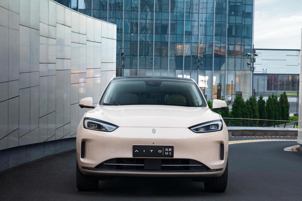 问界M5标准版正式上市，价格下降，对标Model Y？