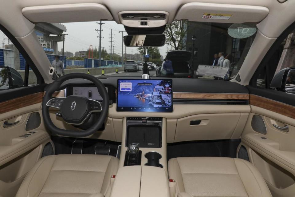 问界M5标准版正式上市，价格下降，对标Model Y？