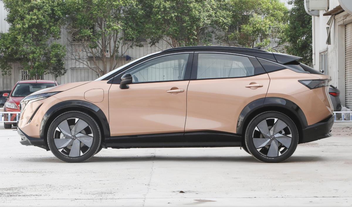 手握25万预算买车，凭啥要选特斯拉Model Y，而不是日产艾睿雅？