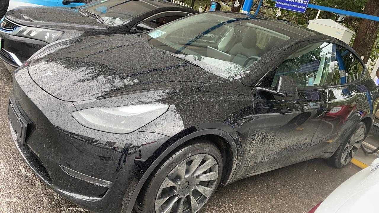 特斯拉Model Y 昨日接到新车，但是没网啊，那个9.9的包我也买了，为啥没网啊