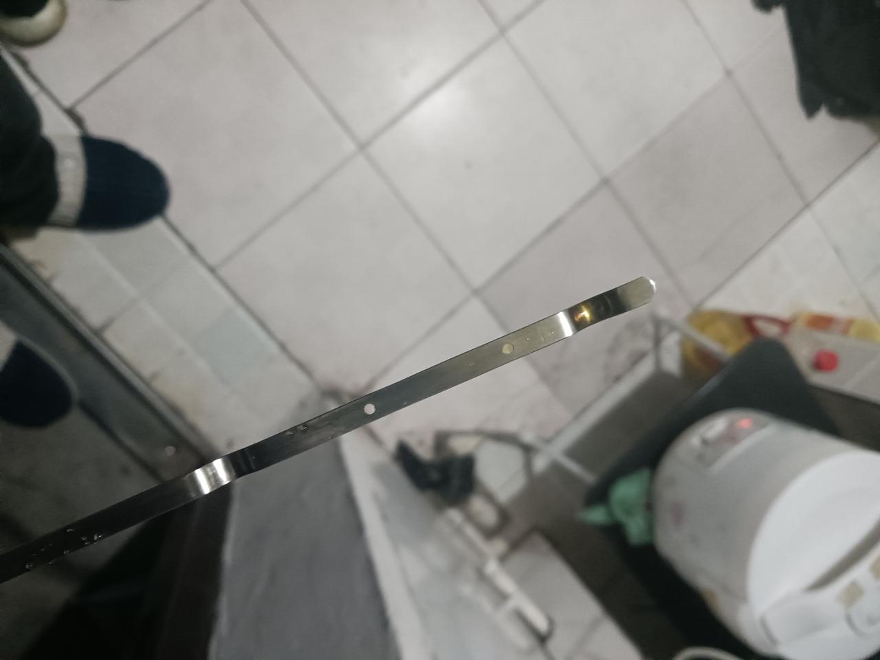 各位轩逸车主你们好，请问你们车的首保加多少机油？为什么4s店给我车加了俩升伴的机油