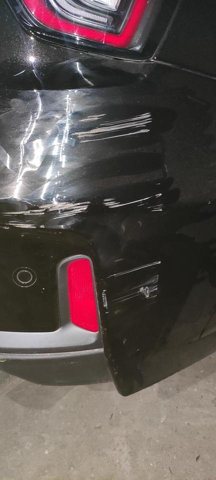 领克03 兄弟们，刚提回家3个多小时就剐蹭了，这种情况是补漆还是抛光？感觉划痕挺深的