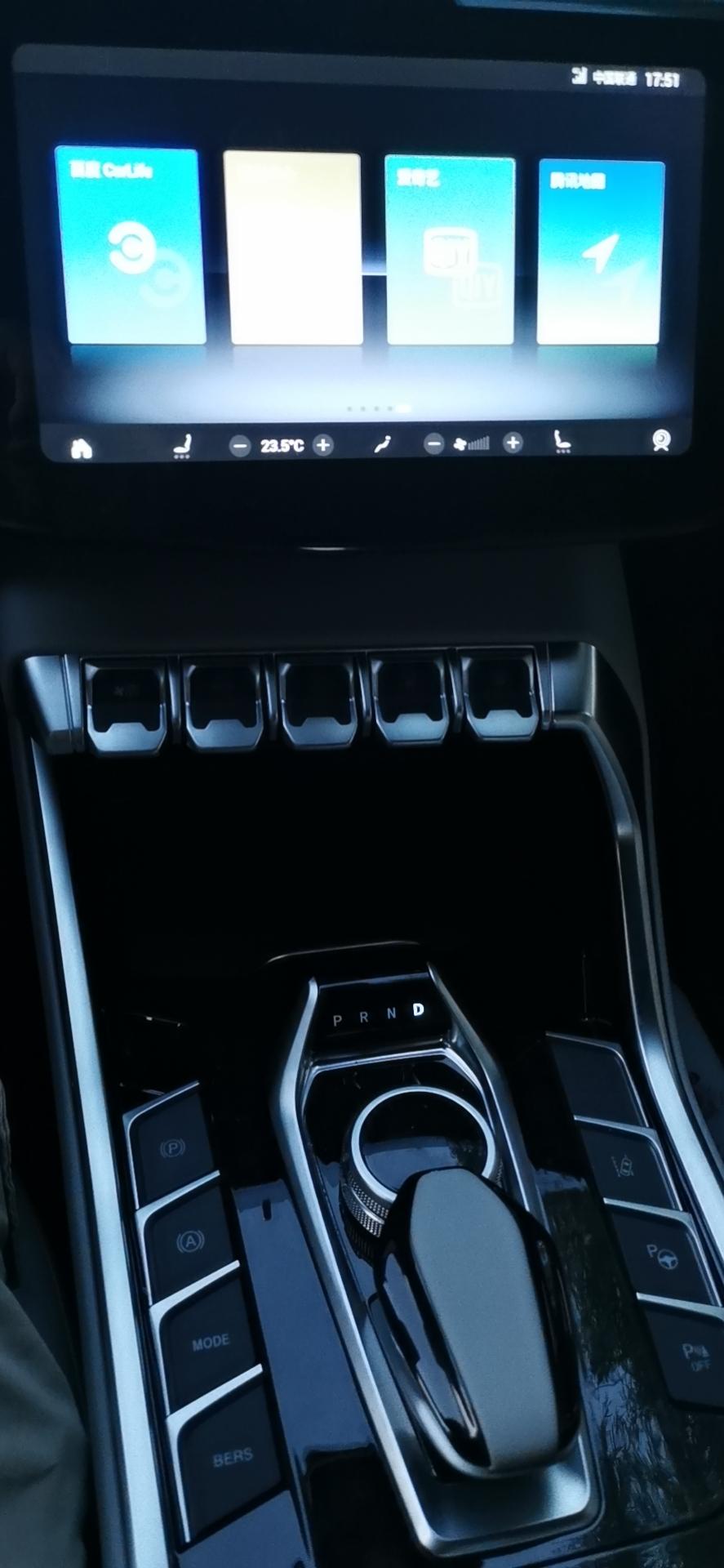 福特领界EV 领界20款耀领型  氛围灯怎么打开啊，还有随车工具都有啥啊，谢谢！