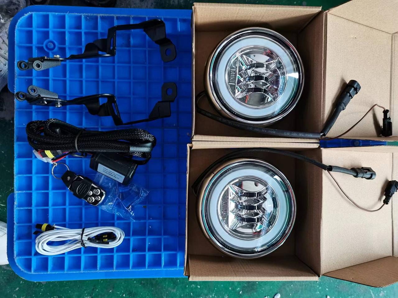 MINI CLUBMAN R55中网灯我的中网灯坏了，需要换。看了一下某宝，又咨询了一下。我原车的中网灯是远近光控制的，