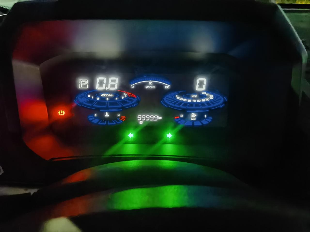 启辰T60 铁子们，这里到9999.9就不涨了，然后续航里程开始不降反涨，从420涨到427了。咋回事又知道的吗