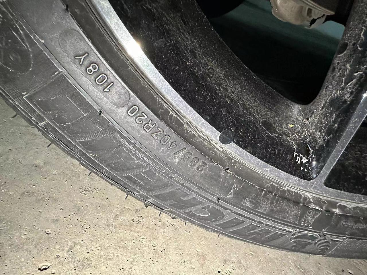 奔驰GLC AMG 车友们要换雪地胎，后轮是28540r20，但市面上没有跟原厂型号一样的，可以换成25545R20吗？