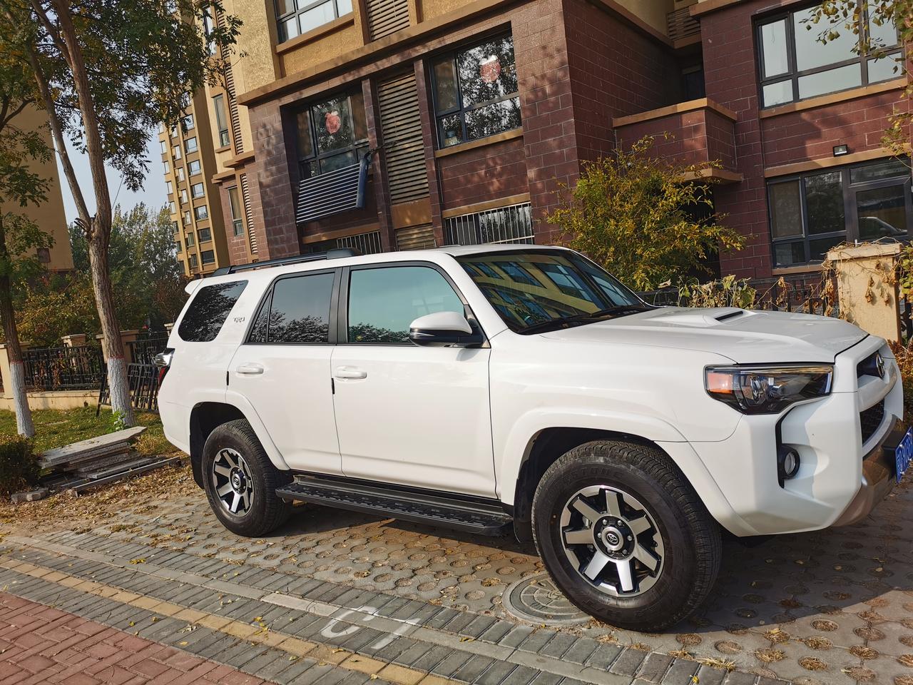 丰田4Runner 后备箱吱扭吱扭异响怎么回事？谁遇到过吗？