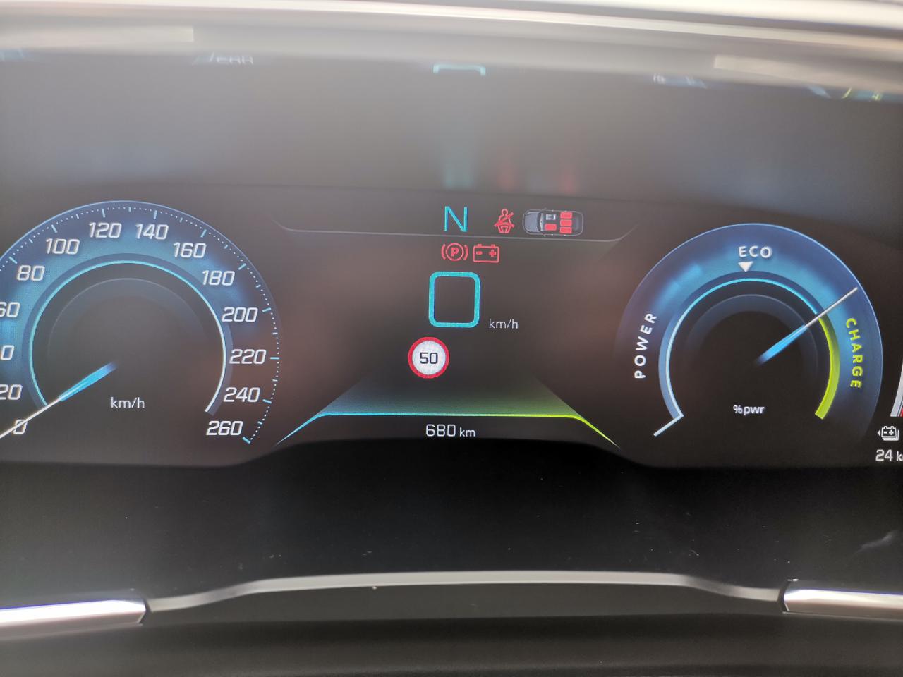 标致508L PHEV 各位标致混动车友，问一下，停着车子开空调，大概10分钟后，就显示这个点火故障灯报警，空调也就关闭