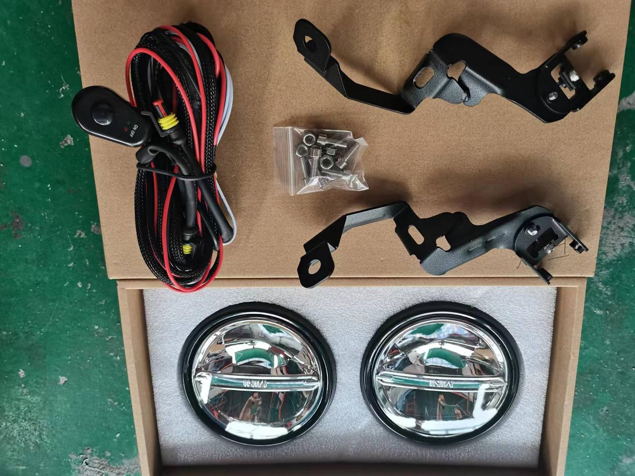 MINI CLUBMAN R55中网灯我的中网灯坏了，需要换。看了一下某宝，又咨询了一下。我原车的中网灯是远近光控制的，