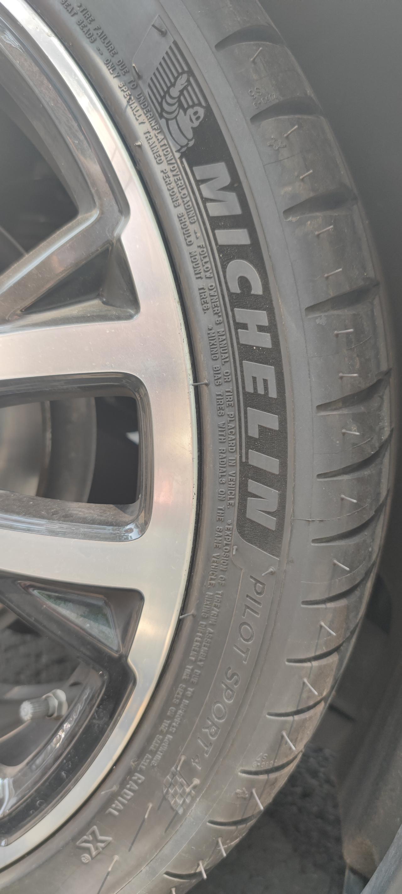 MINI JCW 求助:原厂205/40R18防爆胎换了ps4215/40R18的普通胎，轮胎胎压打多少合适？是按厂家推