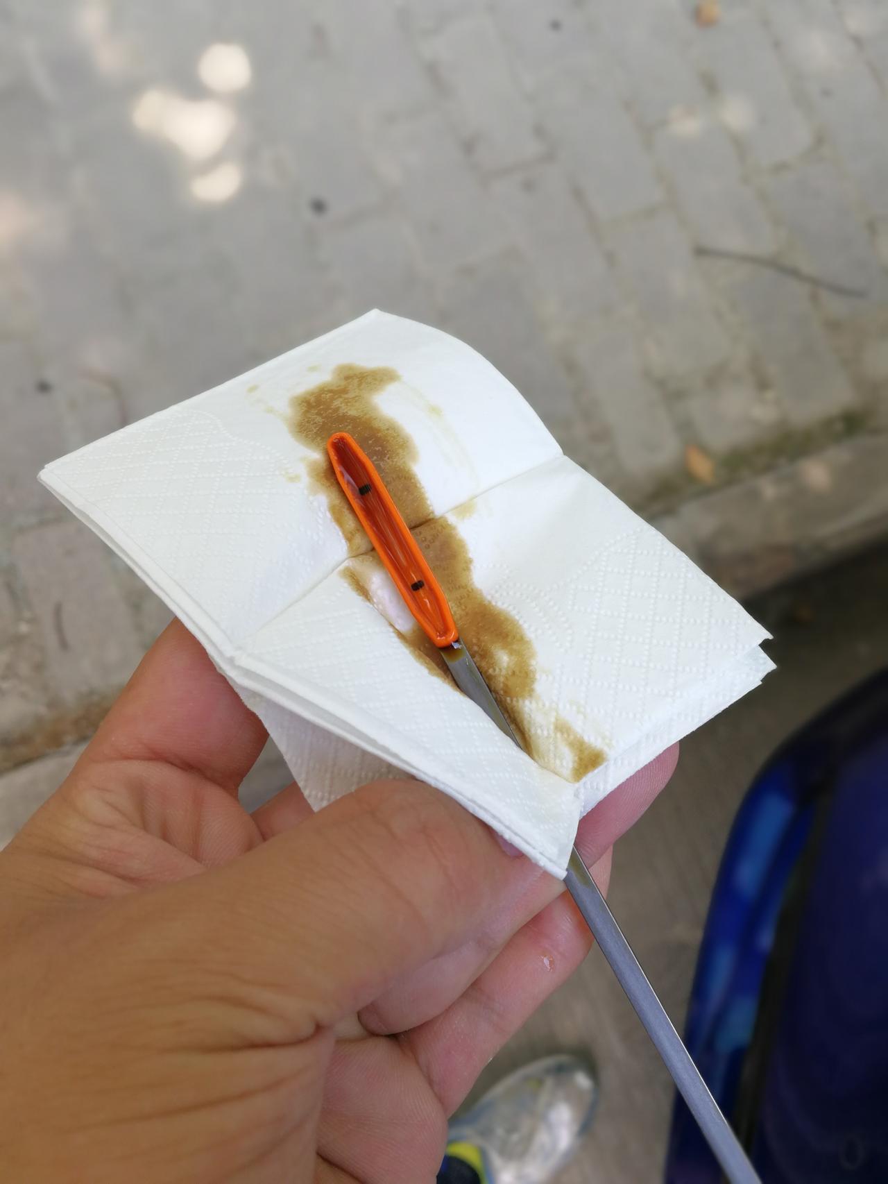 本田雅阁 疑是机油增多早上七点多开的车子，刚刚量的机油位面超过了两到杠请问是机油增多吗？  连续量了六次都一个位置。