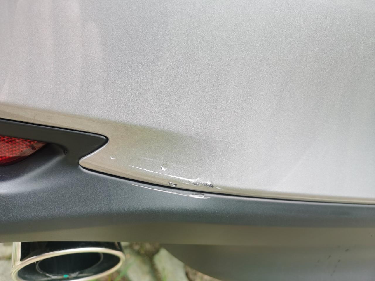 丰田凯美瑞 車停在原地都受伤了，車友们，咋修复