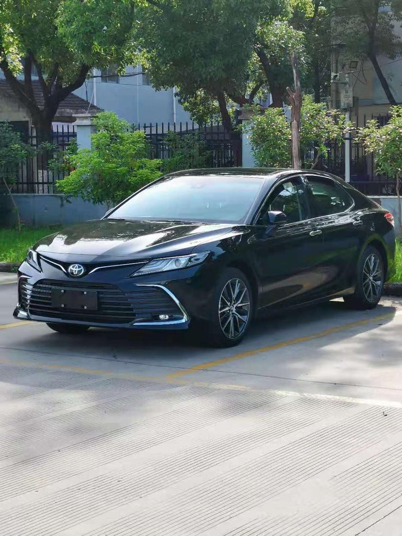 凯美瑞2.5豪华白色，黑色哪个好看，纠结死了。真要命