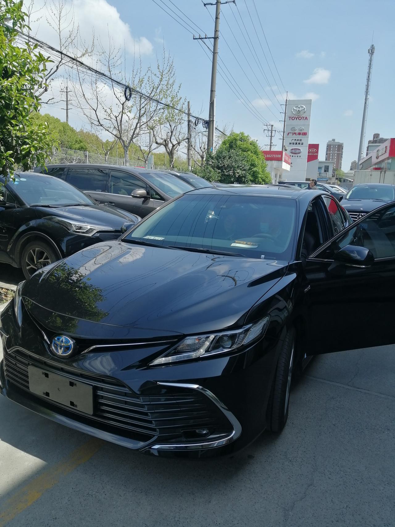 请问圈内大神，21款凯美瑞混动领先版松制动时刹车盘咯吱咯吱声，有没有同感的，提到手就这样，不知道怎么回事，4s店说正常，