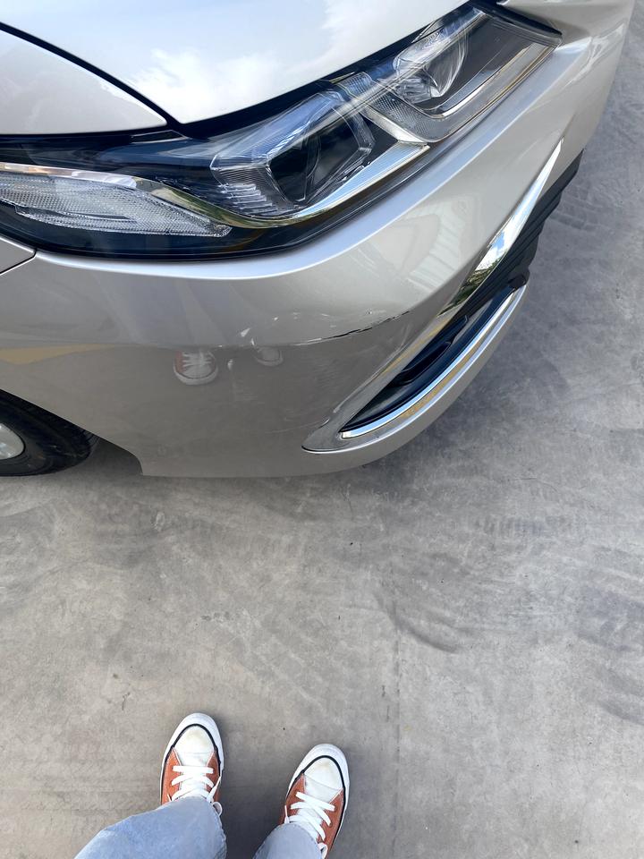 丰田凯美瑞 我蹭了别人的车，我全责。对方车由我的保险公司赔付。自己的车是走保险划算还是自己修车划算？或者不修理等以后有其