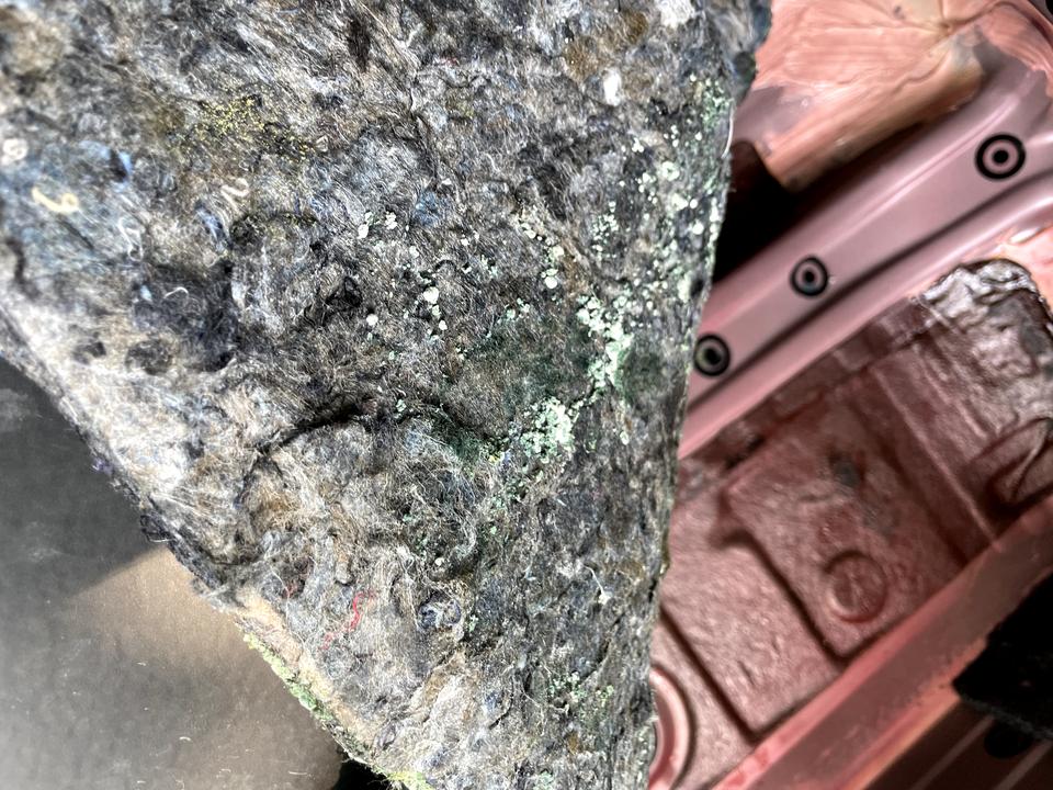 丰田凯美瑞 这种万年难遇的事让我碰上了，之前空调开大一直像有水流声，老家没有4s店所以就找个修空调看看，结果看了半天，什