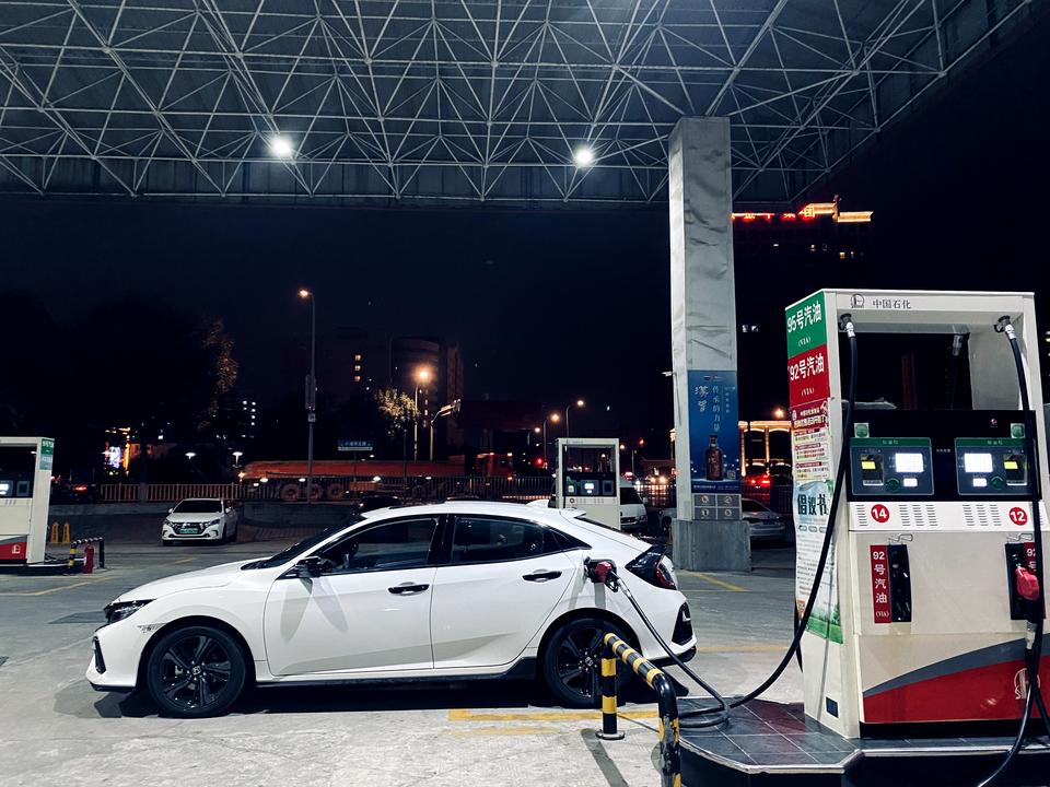 刚提的新车，两厢思域，可惜没有手波了。有没有济南的车友群可以拉我一下的？另外，我想改一个Type-R的尾翼，会被查吗？