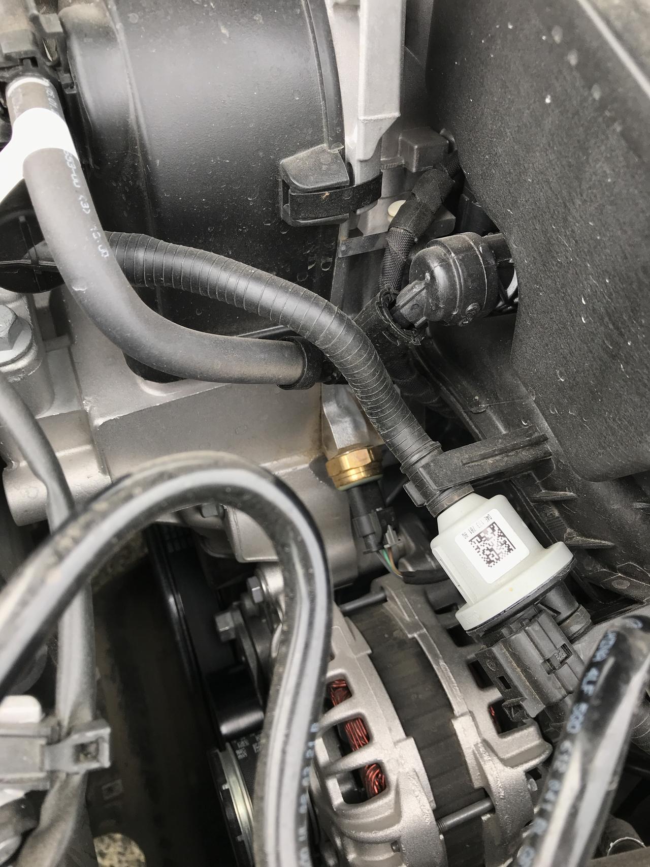 大众宝来 新车5000公里不到，是不是漏机油？
