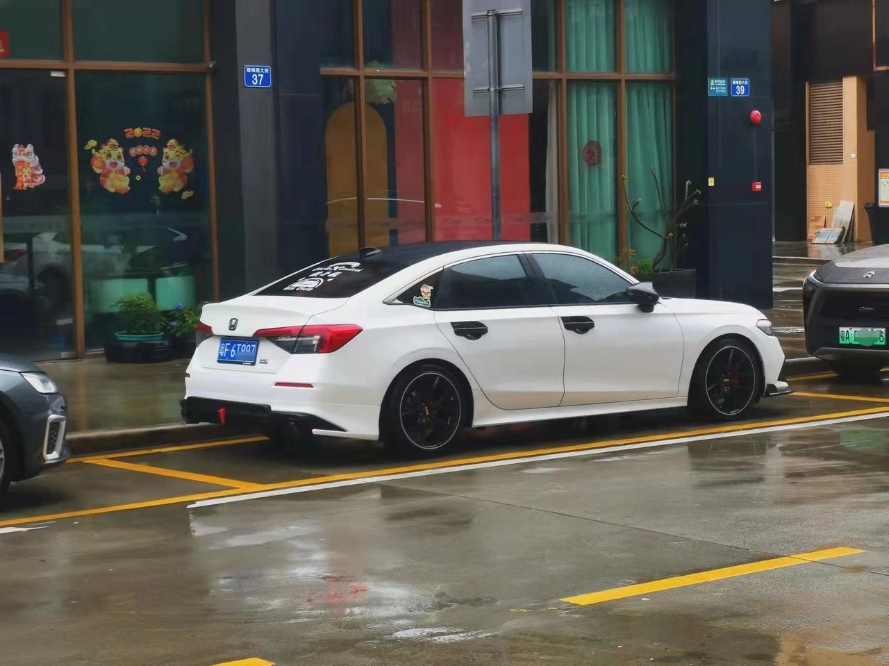 兄弟们，你们的十一代思域方向盘重吗？上了40码更重吗？