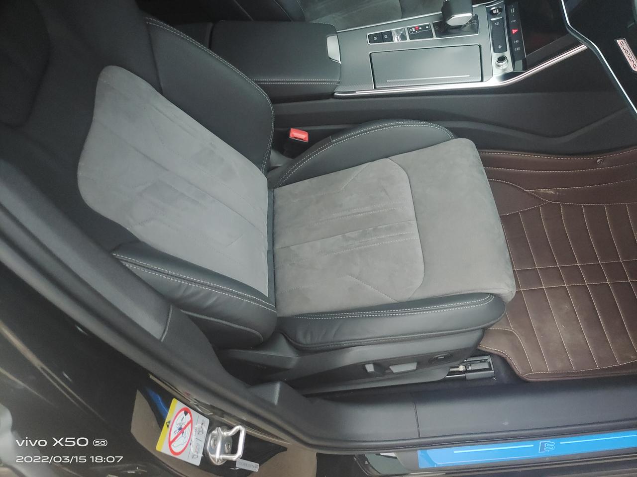 21和22款奥迪A6L45tfsi  Quattro尊享版的前排正副驾驶坐垫质量磨损太严重了   谁知道这个怎么处理