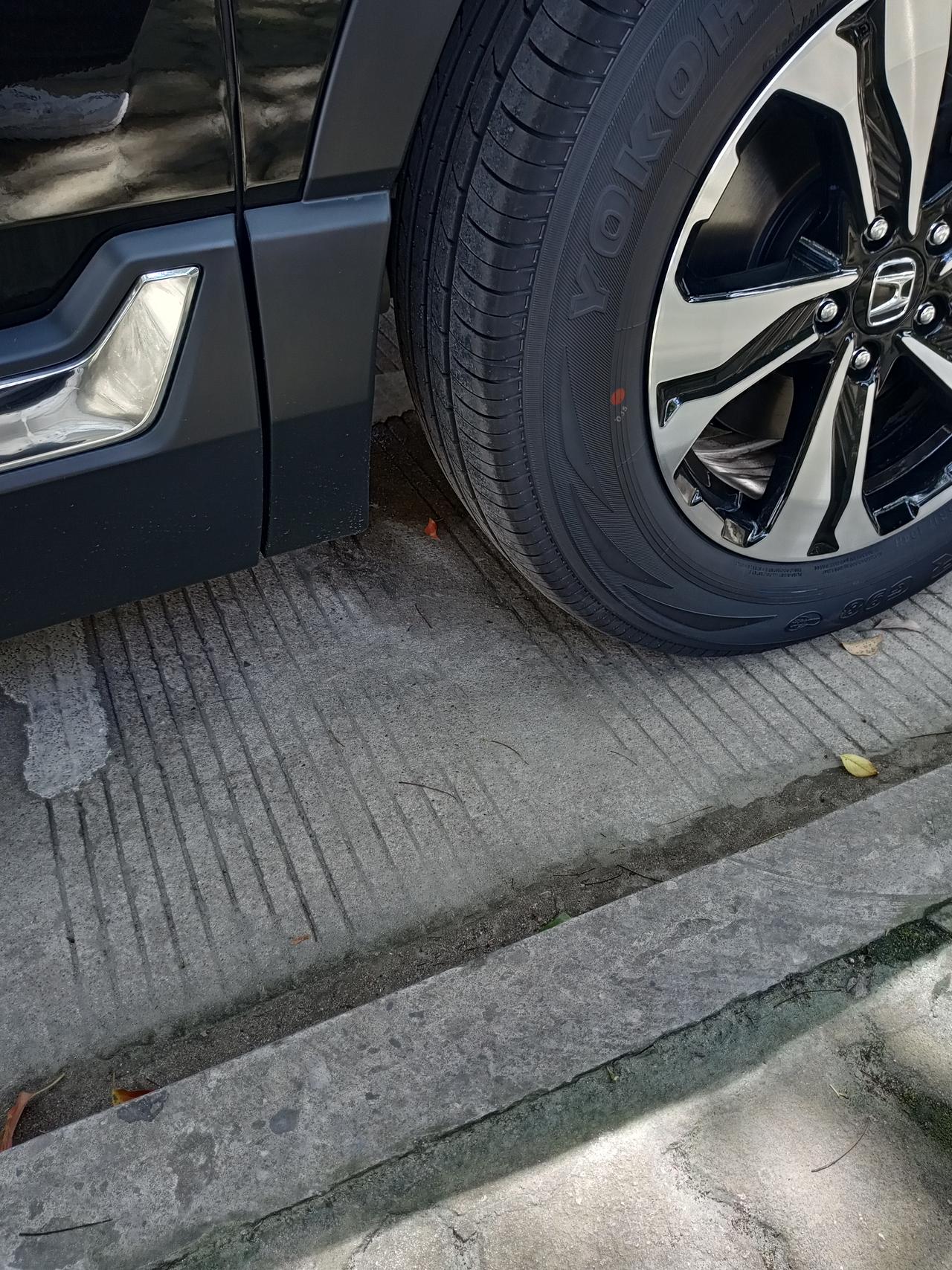 本田CR-V 问下老车主，我刚提的车，这一直滴水