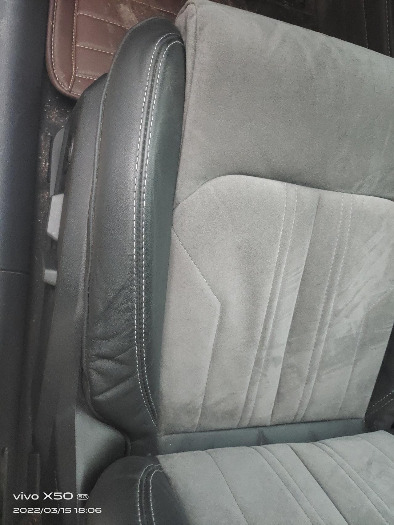 21和22款奥迪A6L45tfsi  Quattro尊享版的前排正副驾驶坐垫质量磨损太严重了   谁知道这个怎么处理