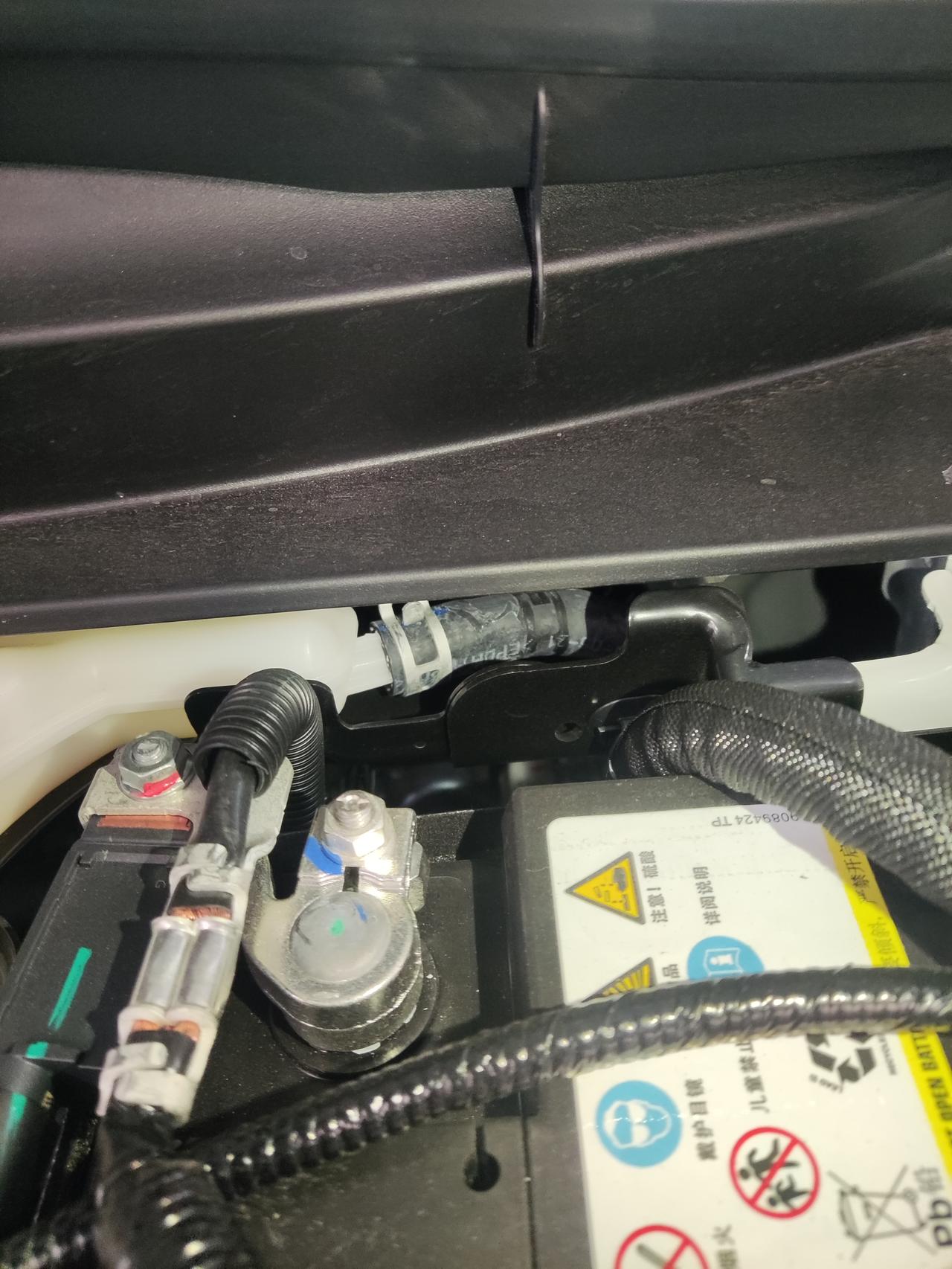 本田CR-V 这是厂家出厂时装配工艺  还是被拆解过  还有新车方向盘跑偏  是怎么回事