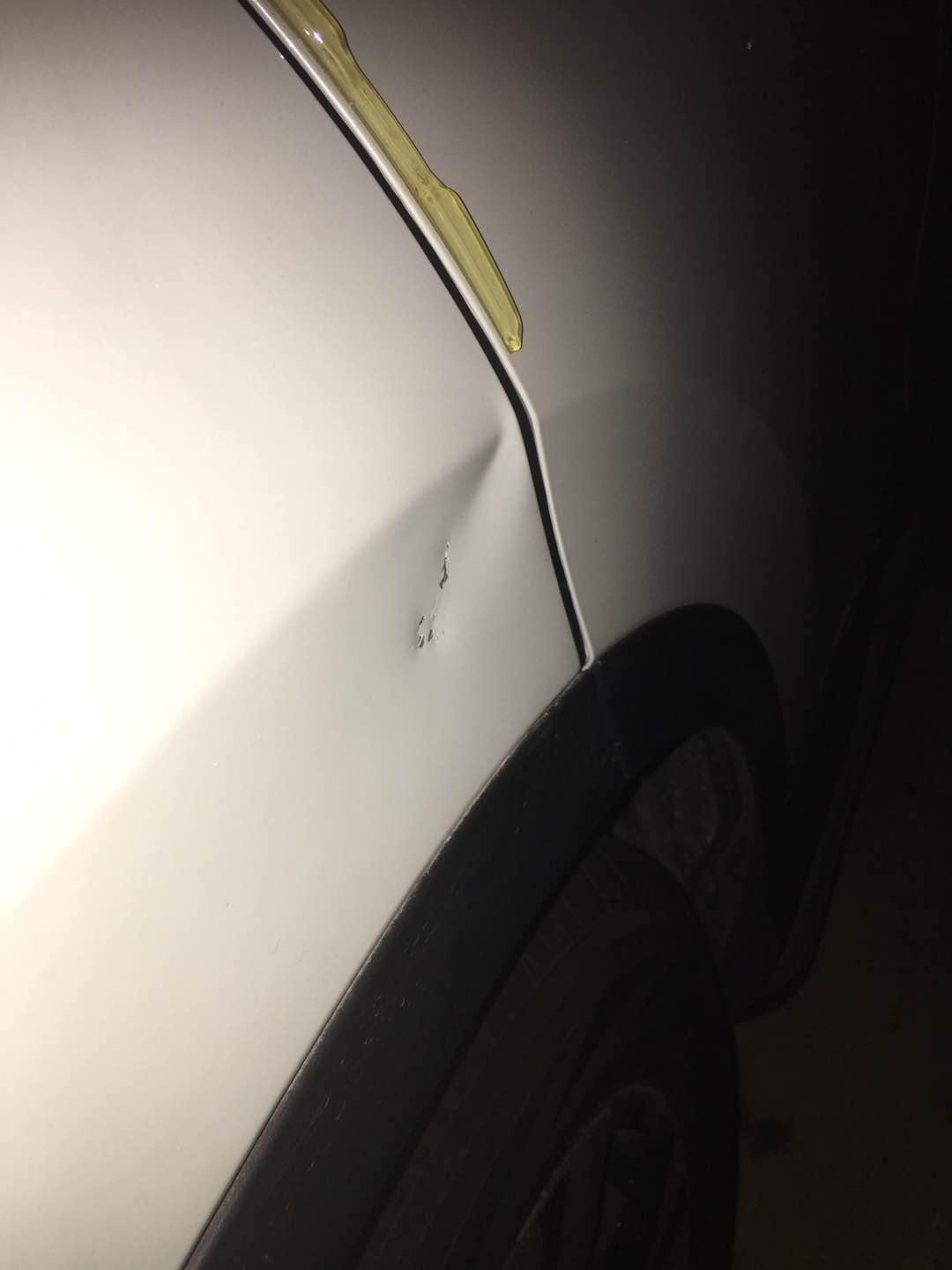 本田CR-V 在停车位停车，后轮位置被货车撞的移位大约50公分，右边后轮悬架翘起，之后启动车辆，挂d挡，明显感受车掉下来