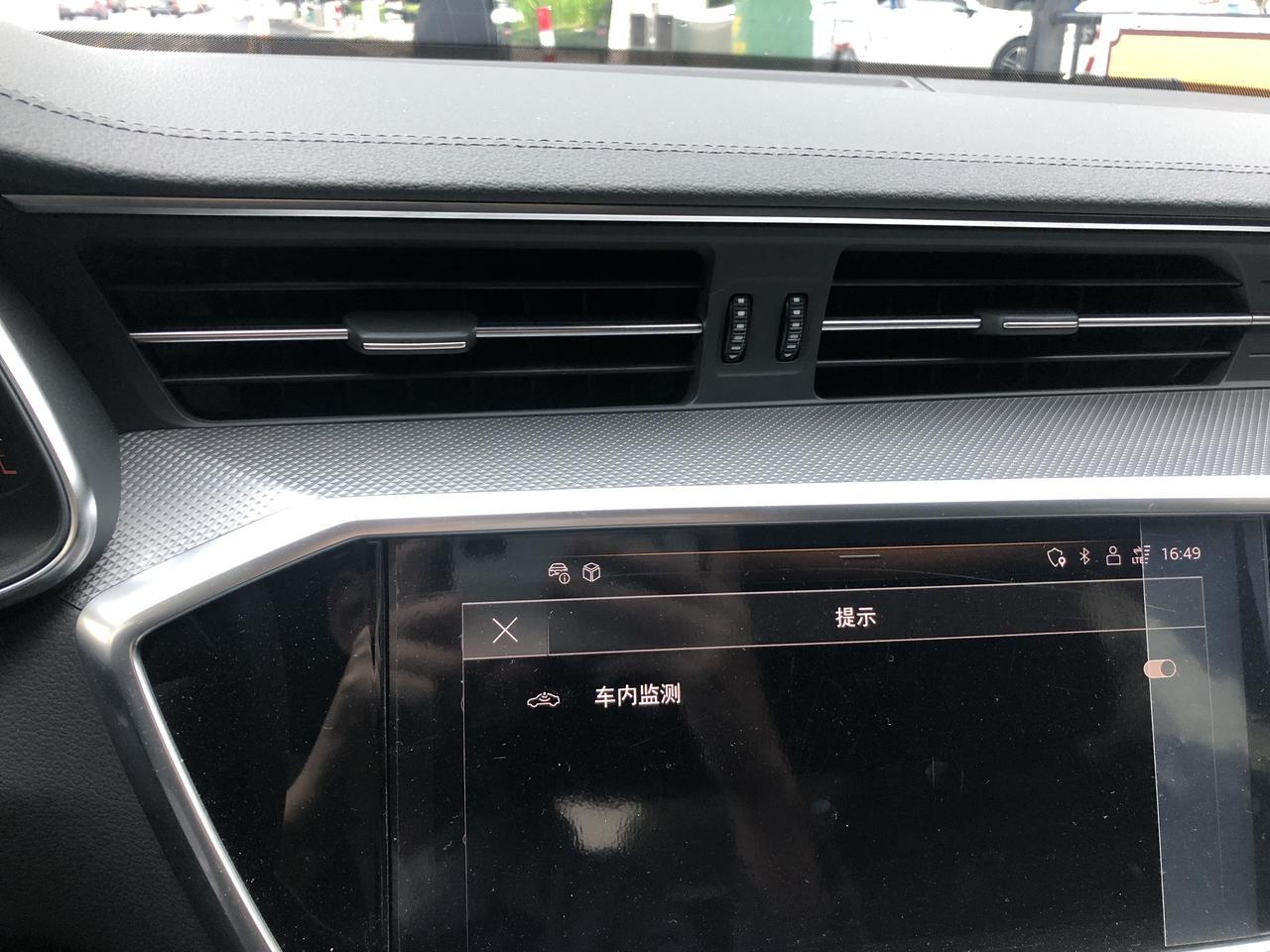 奥迪A6L 21款，路上行驶一点点颠簸路段中控这一直有声音，什么东西在震动的感觉怎么回事，大家有吗