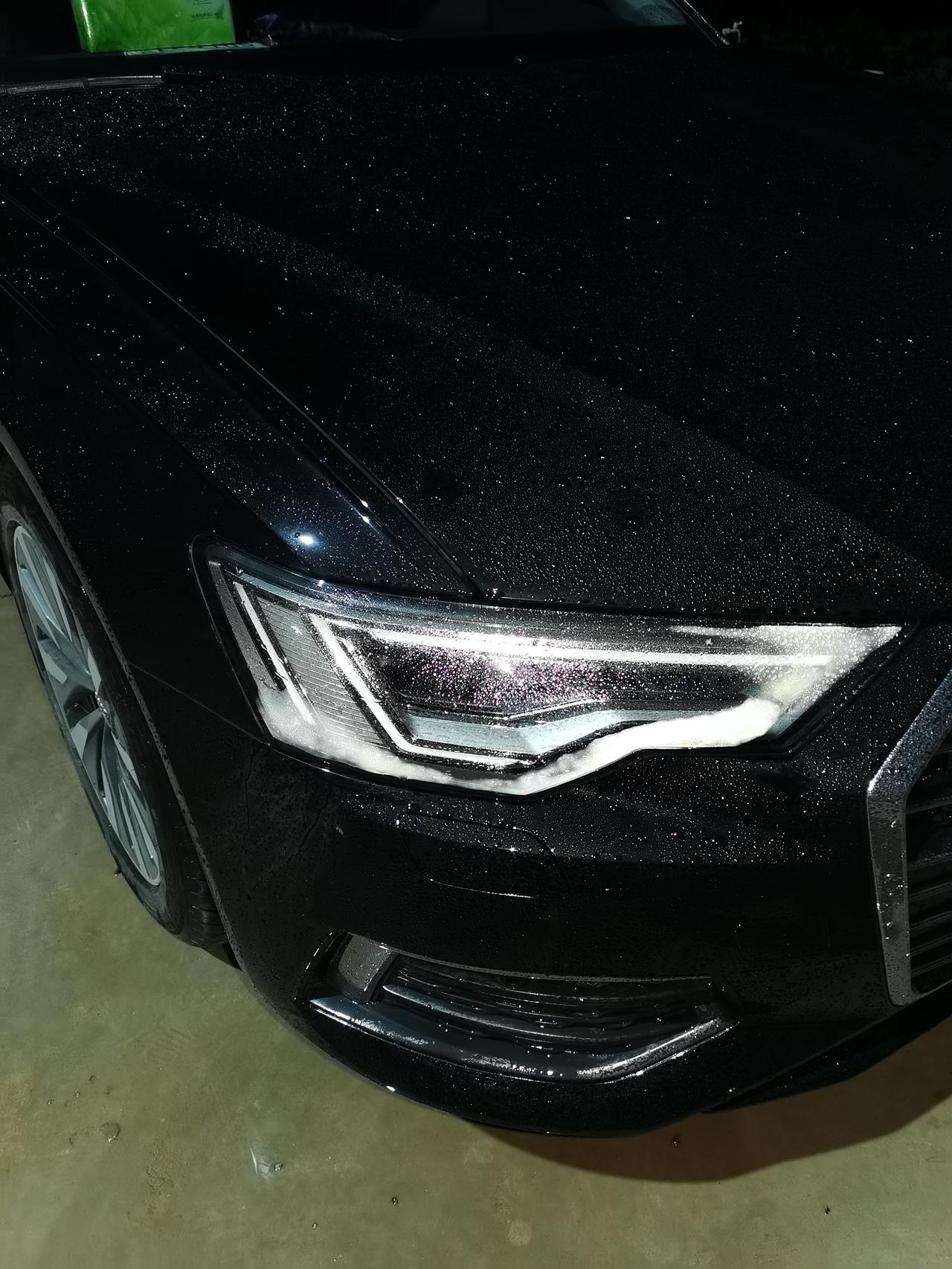奥迪A6L 新车A6，C8怎么起雾啊，你们遇到这种情况吗？需要维修吗？