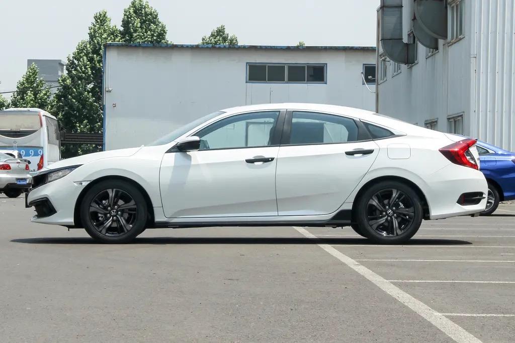 全成都4S店，求购一台十代燃动版思域新车，有的联系，二手车不考虑，两厢的不考虑，十一代不考虑。