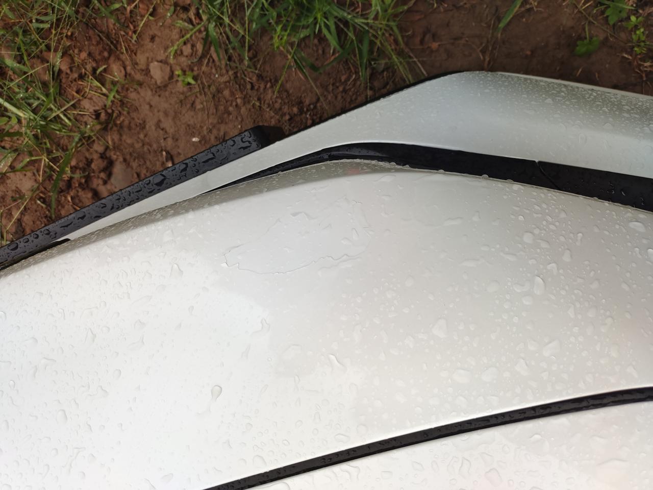 本田思域 刚提的车 不小心碰了一下 发现双层漆 好多朋友说应该是运损车 车友们 到底是不是呢