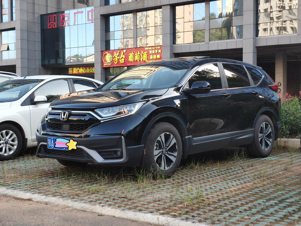 本田CR-V 21款都市版，请问大家一下，为什么我停车挂D挡的话大灯会抖动，右侧大灯抖动明显，左侧没有。你们有过这种现象