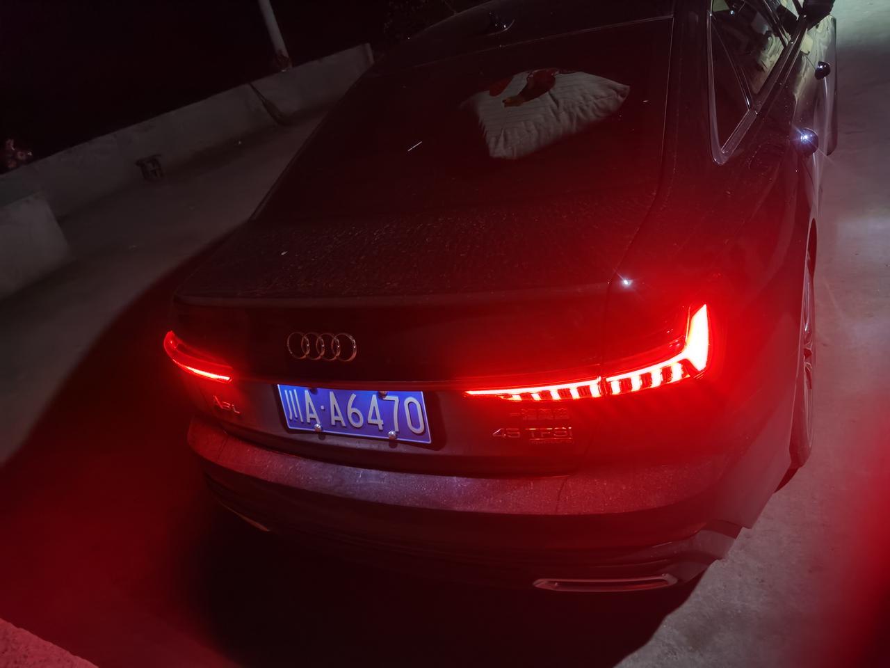 奥迪A6L 4S店加装的贯穿尾灯不亮了怎么回事？