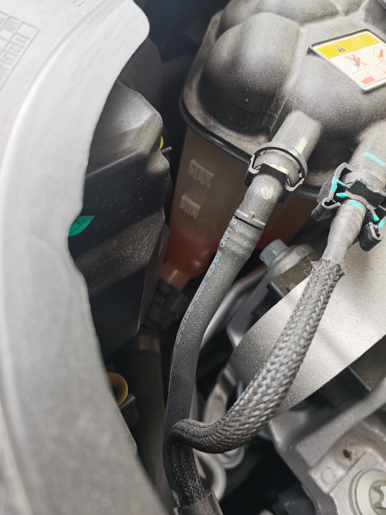 路虎发现运动版 这车丟防冻液怎么办，还多少有点渗漏现象，谁处理好了给指点一下。