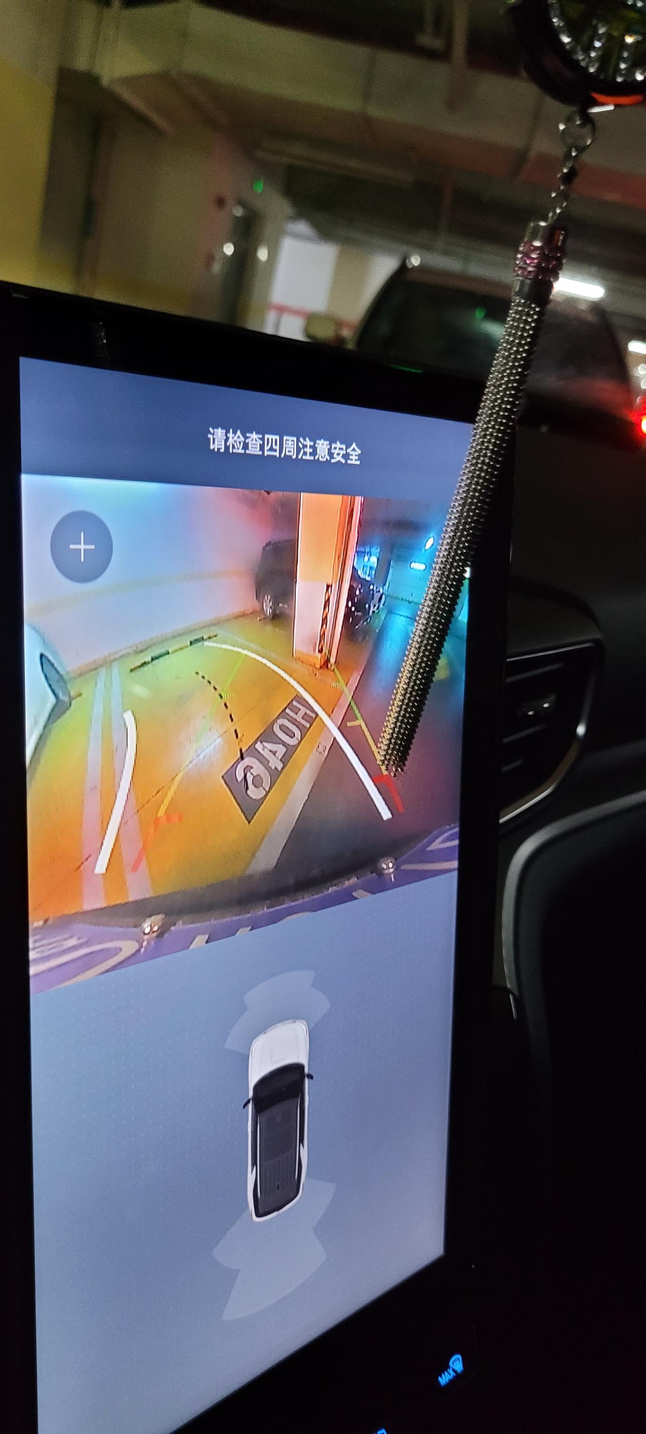福特探险者 风尚车友请进倒车影像中的轮胎轨迹线，和实际轮胎位置走向不一致，你们的是不是这样