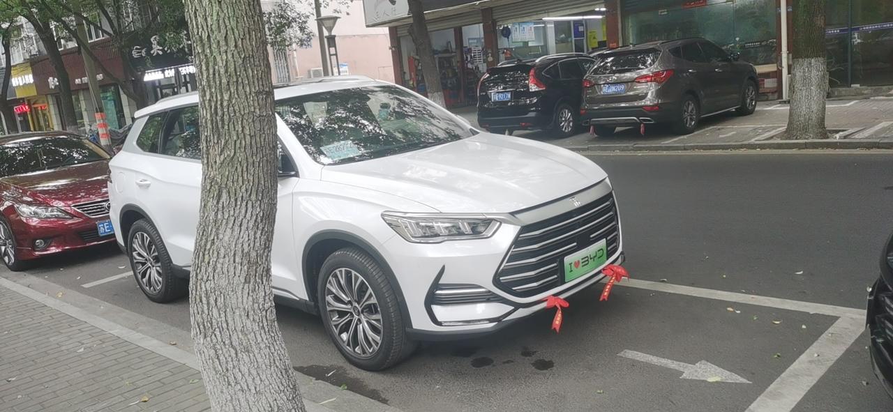 比亚迪宋Pro DM-i 第二贴昨天提的车，提完三小时就完成了认证，目前音响，雷达，转向都没有声音，无线充电也没有反应，