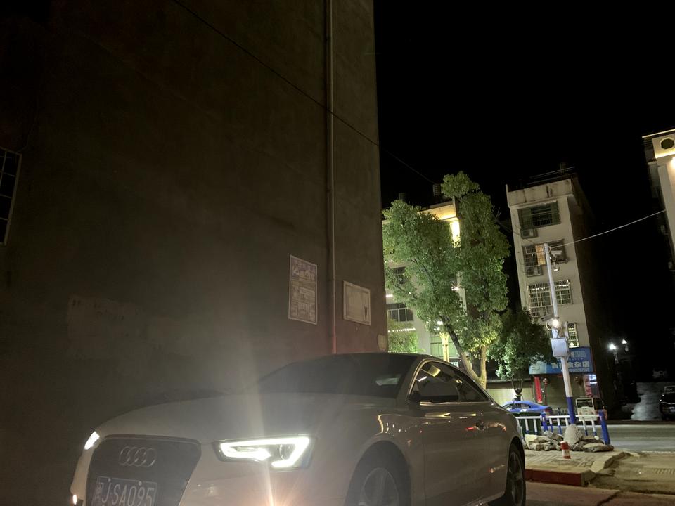 奥迪A5 想问一下各位车友 为啥回家模式跟到家模式亮起来的是雾灯跟日行灯  我看别人亮的都是大灯 怎么搞啊 各位大哥们 