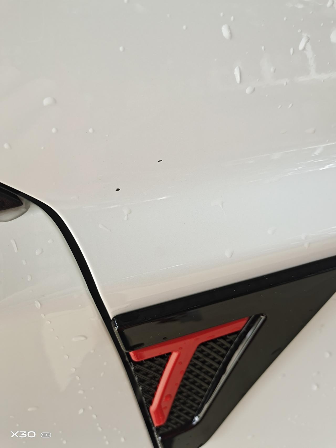 奇瑞瑞虎7 PLUS 这个是怎么回事，也没磕磕碰碰的