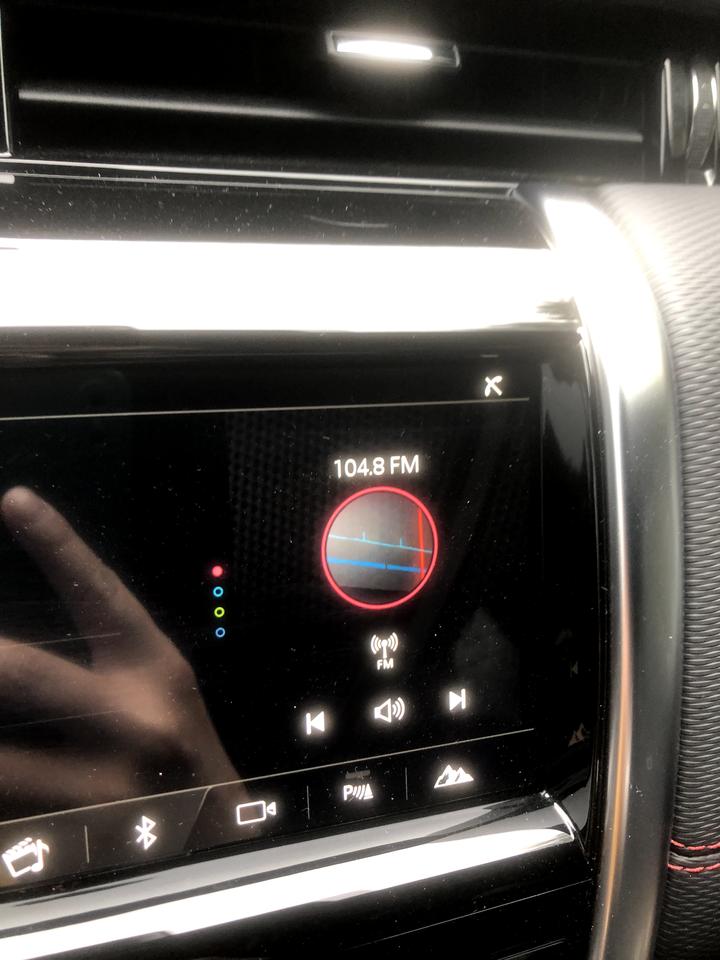 路虎发现运动版 右上角啥意思，蓝牙和carplay都连不上了，有大神知道吗？