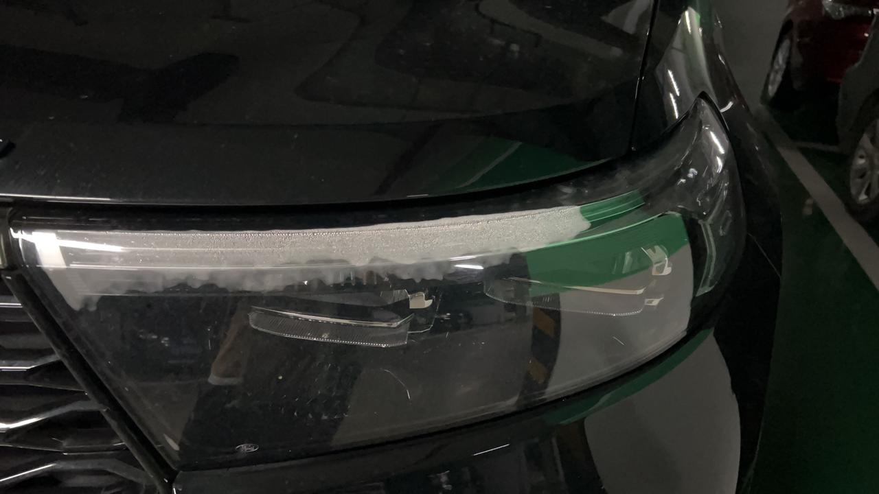 福特探险者 求助，新买一个月的车，今天下雨开出去发现有雾气