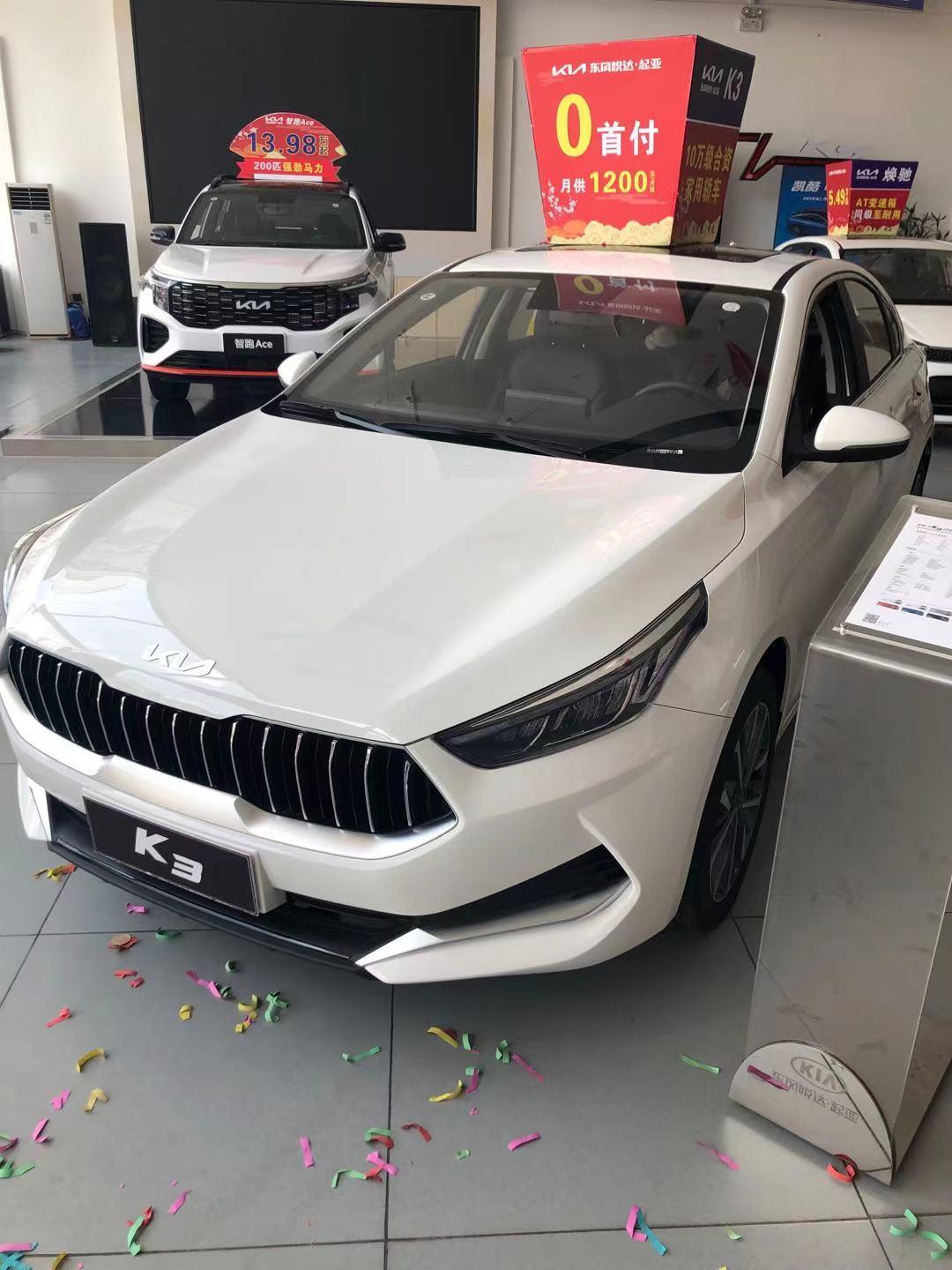起亚K3 一开始谈的送 底盘防锈 行车记录仪 地毯 4门隔音 香水 防爆膜 昨天验车感觉亏了 ，他们经理给了个镀晶，不知