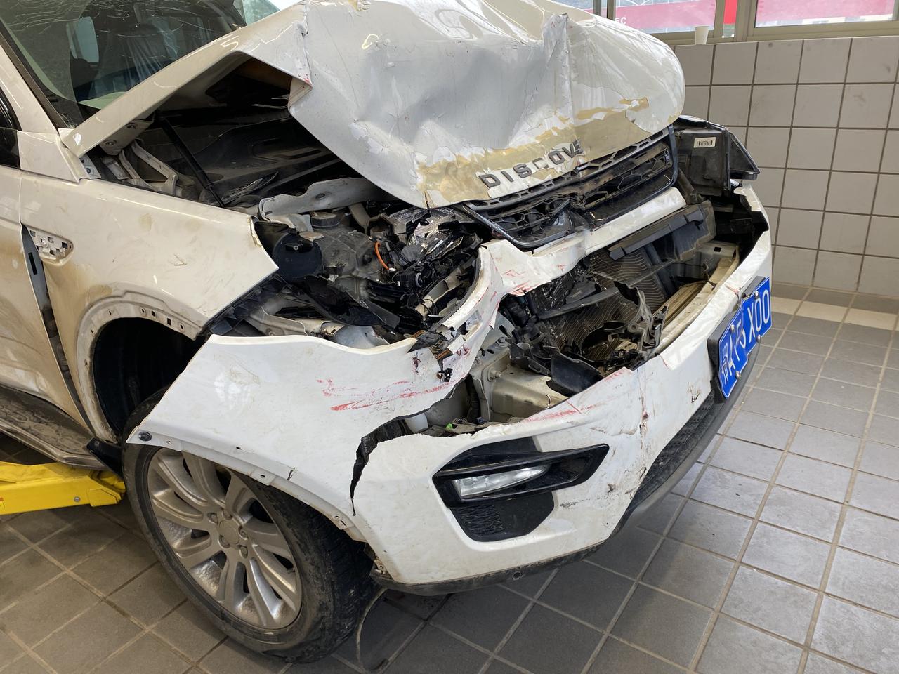 路虎发现运动版 发现神行撞报废，准备入手发现运动。武汉这边裸车27多，你们有更便宜的吗？为了自己的情怀。它保我一生平安，